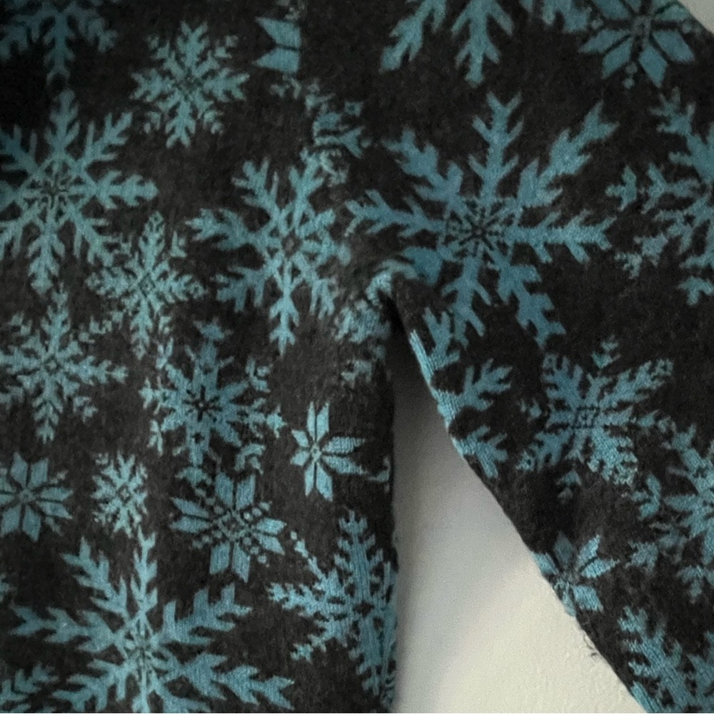 Neve Dark Charcoal Gray and Blue Snowflake 1/4 Zip Wool Sweater, Size M - Picture 13 of 14